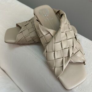 NWOT Vince Camuto Women's Cream Woven Sandals